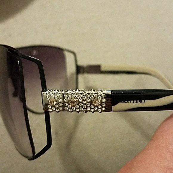 Valentino Sunglasses - Picture 3 of 5